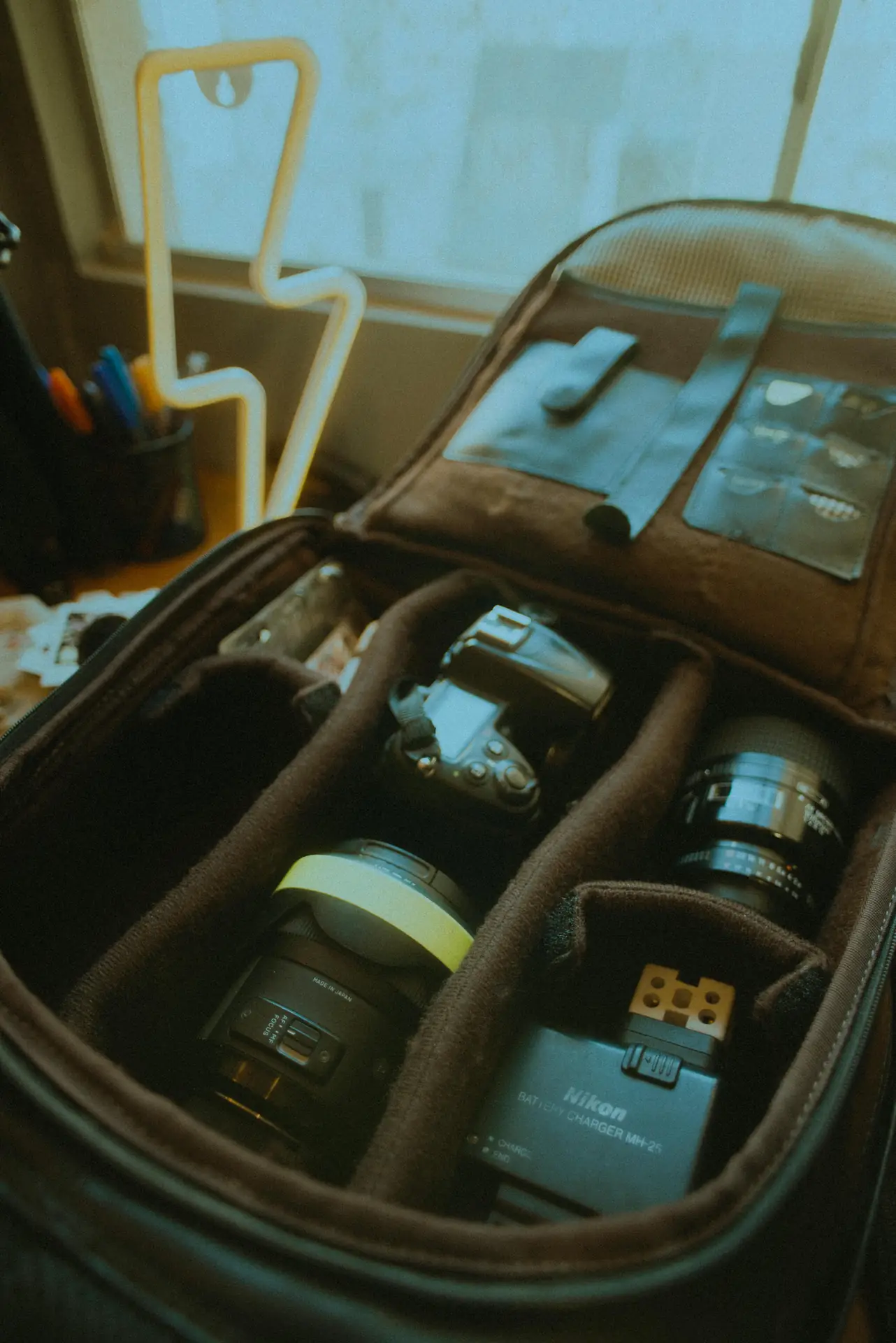 Cómo organizar tu equipo de fotografía para aventuras al aire libre sin complicaciones en 2026