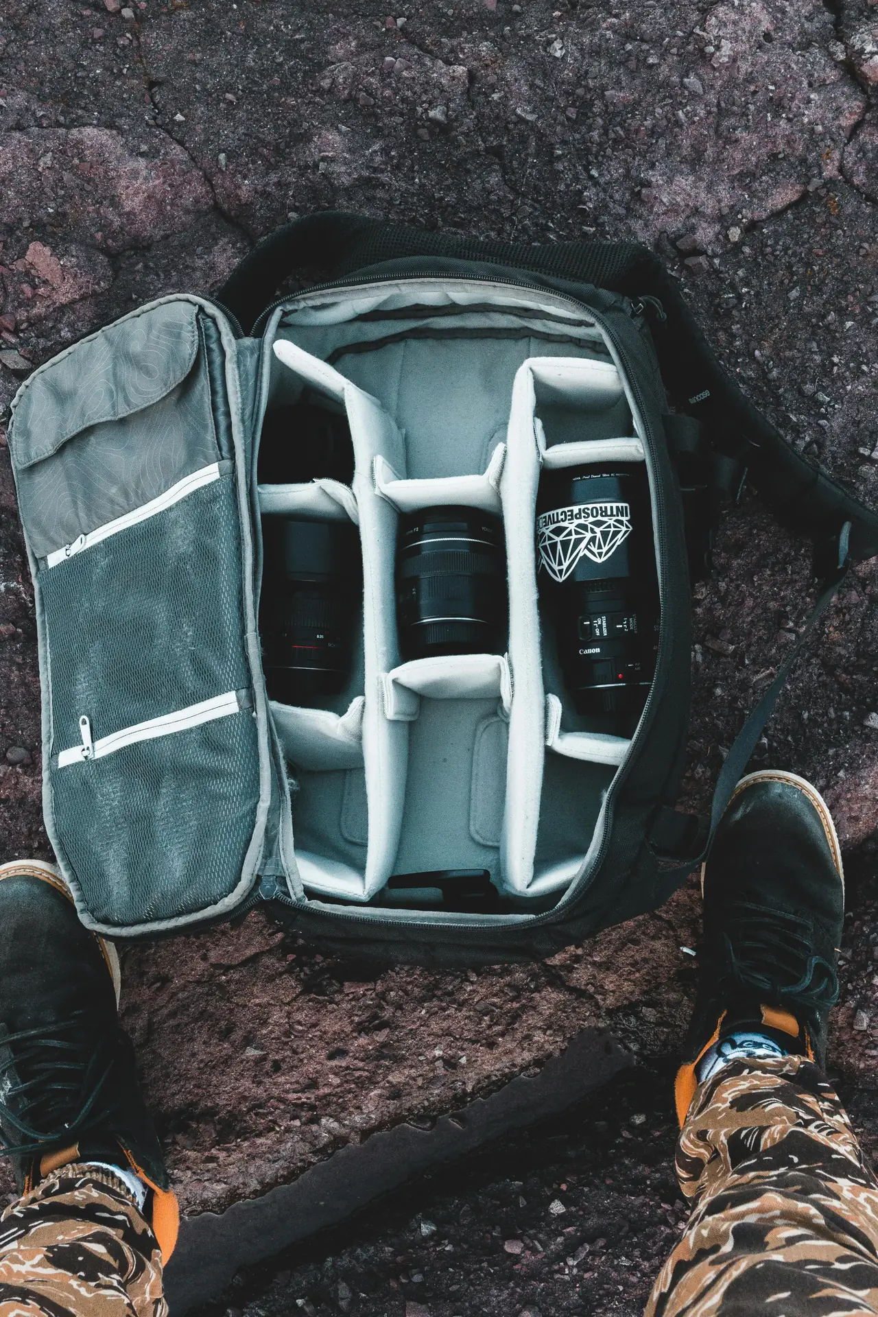 Cómo organizar tu equipo de fotografía para aventuras al aire libre sin complicaciones en 2026