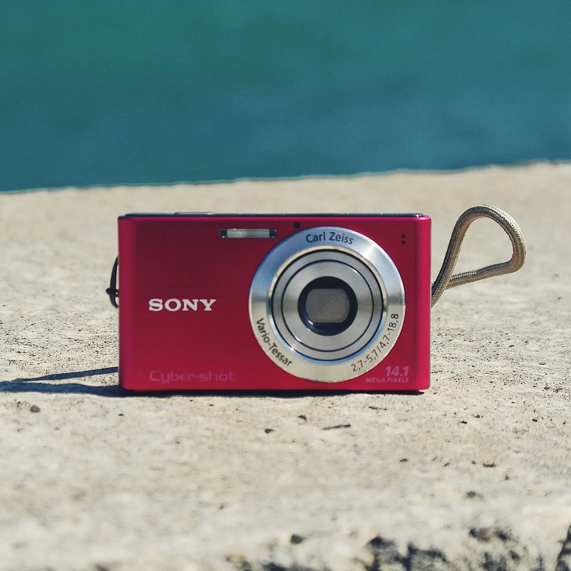 Pocket Camera Buying Guide 2026: Choose Between Premium Pocket vs Budget Compact