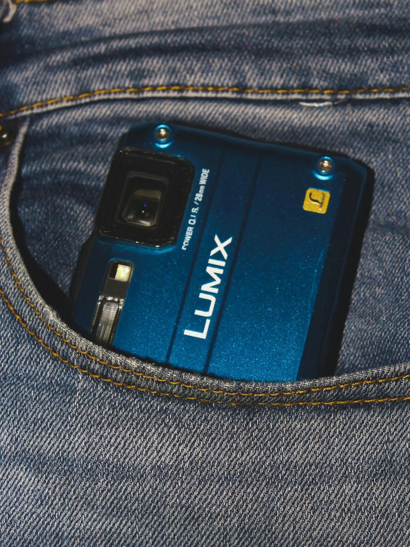 Pocket Camera Buying Guide 2026: Choose Between Premium Pocket vs Budget Compact