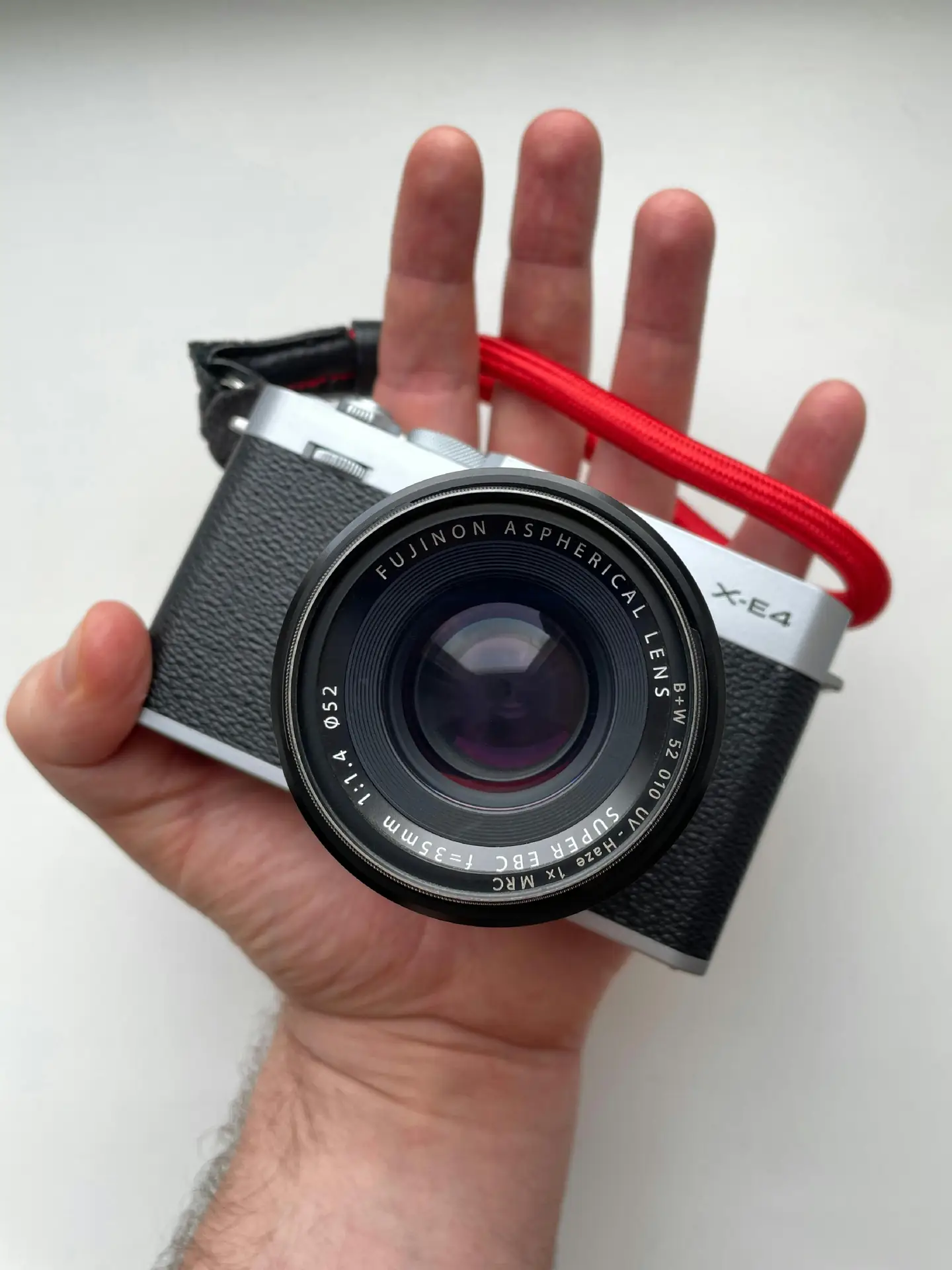 Pocket Camera Buying Guide 2026: Choose Between Premium Pocket vs Budget Compact