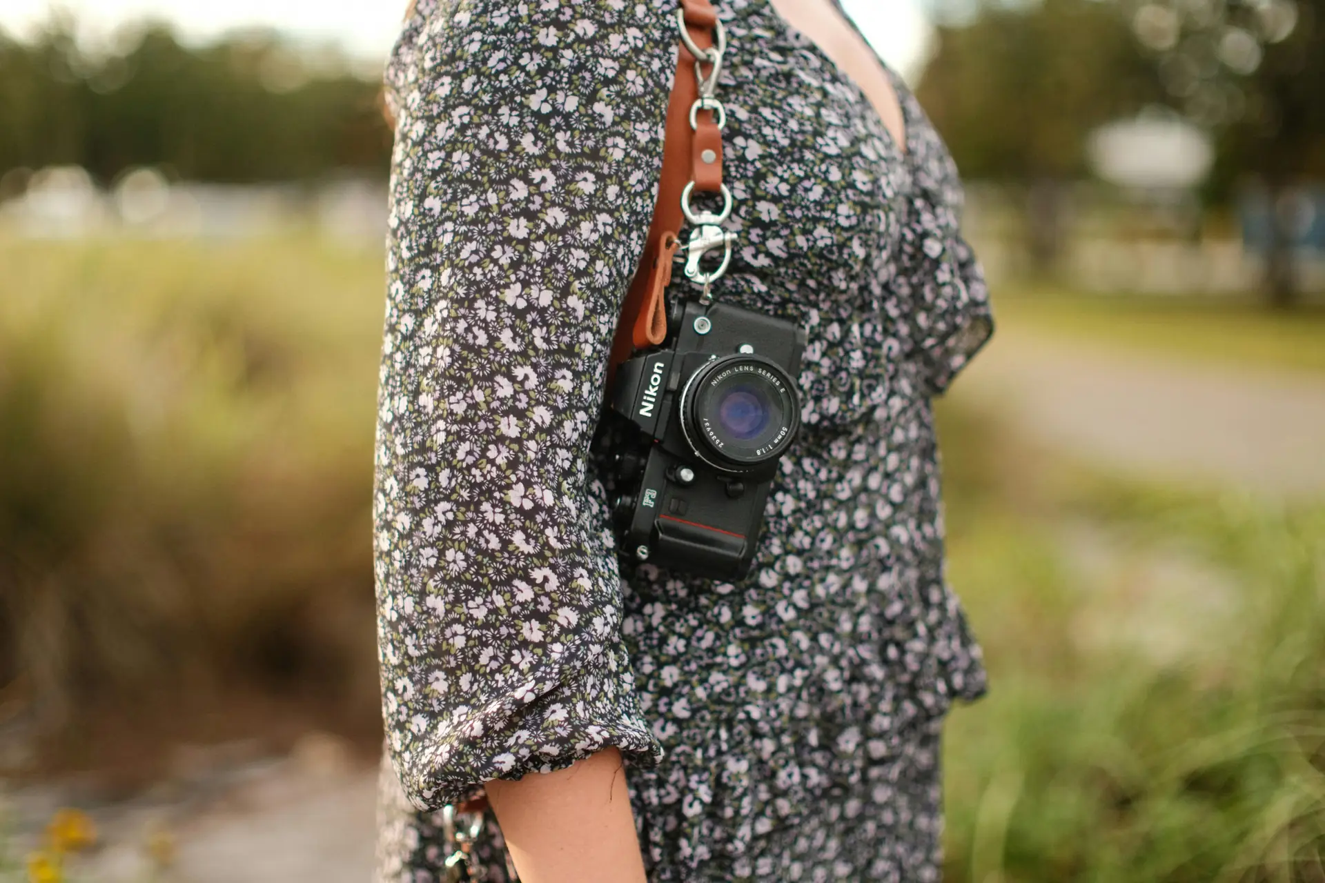 Best Camera Straps for Travel Photography 2026: Long-Haul Comfort and Durability Guide