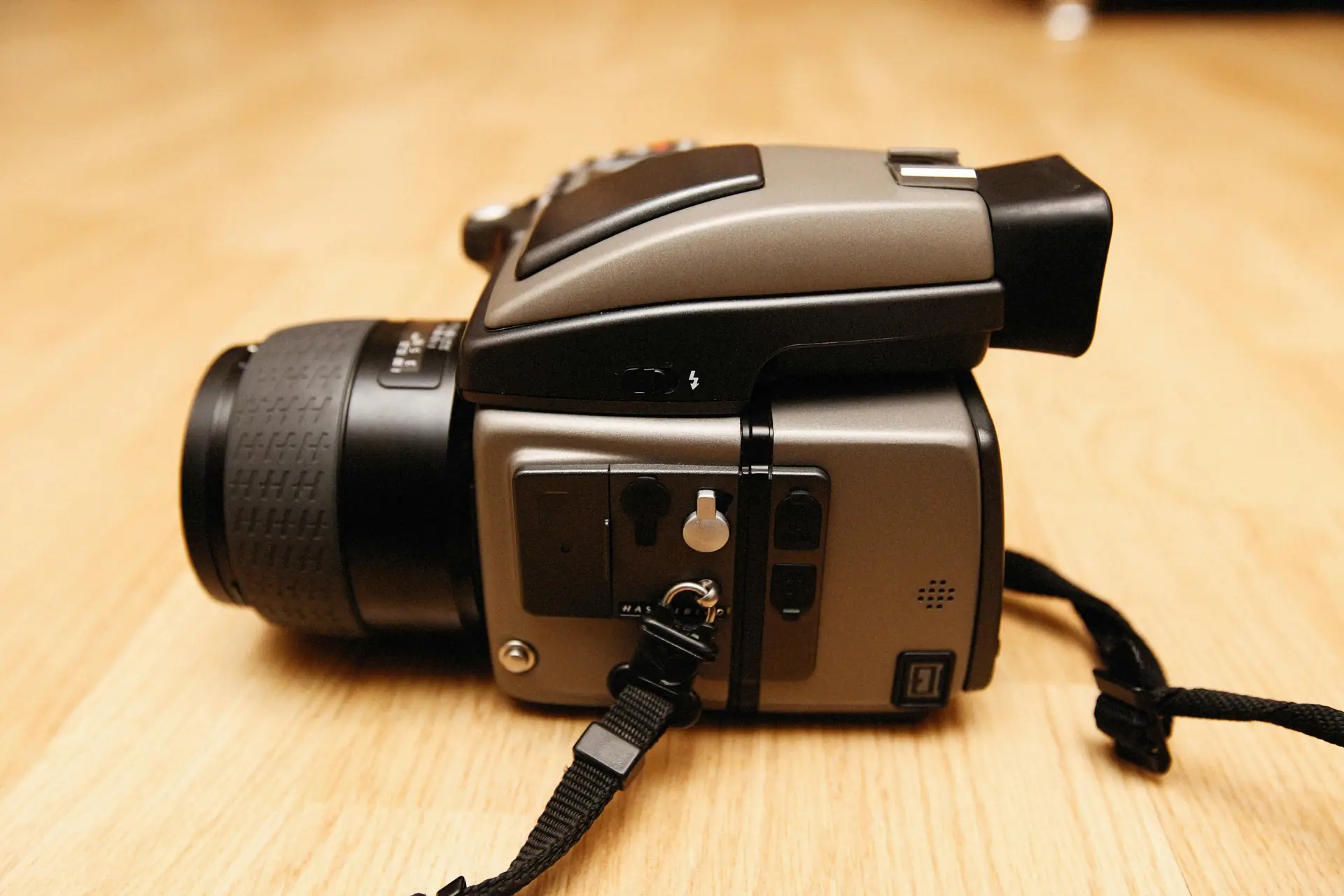 Ultimate 2026 Guide: Best Camera Straps for International Travel Photographers