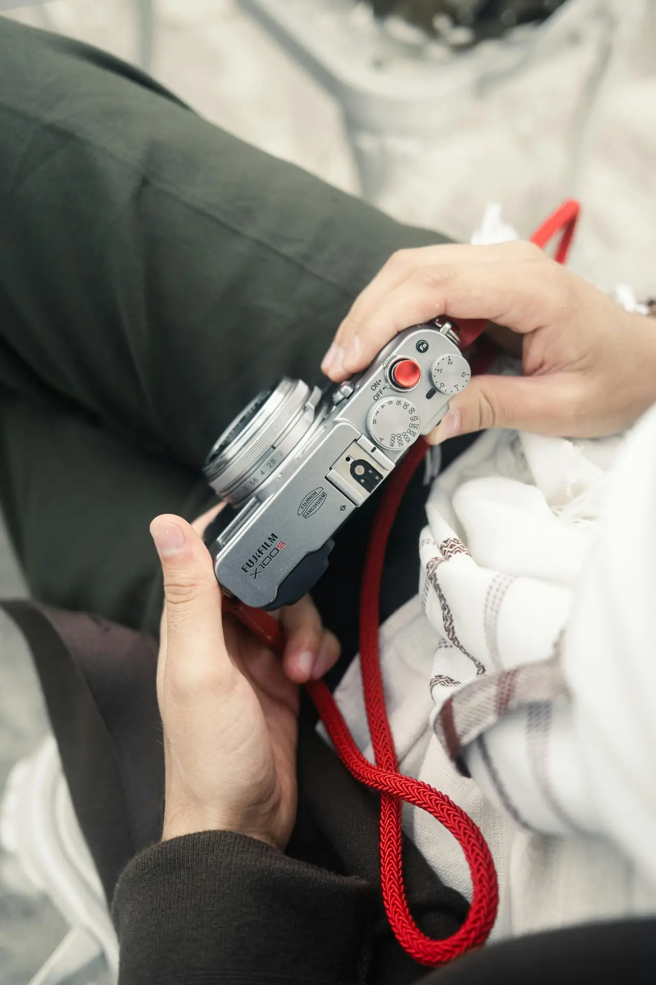 Ultimate 2026 Guide: Best Camera Straps for International Travel Photographers