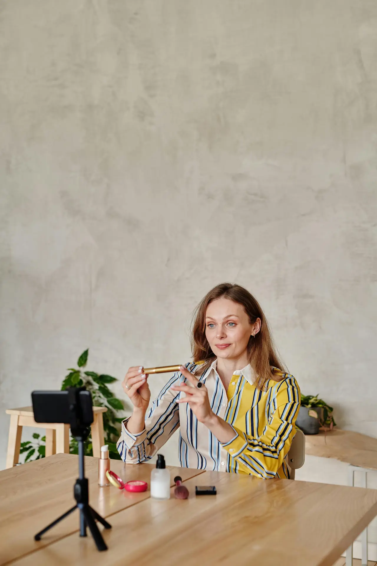 Nightscape Travel Kits 2026: Low-Light Lens, Tripod, and Strap Setup for Explorers