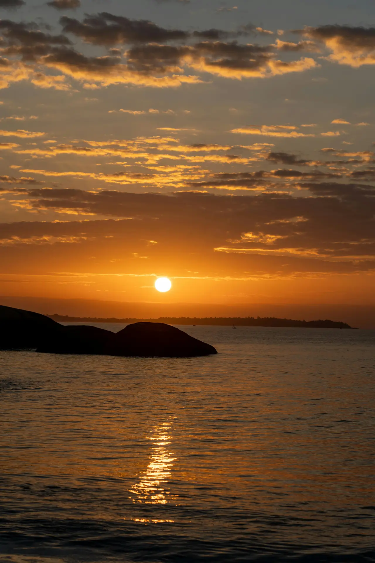 Cinematic Hybrid Techniques 2026: Shoot Photo-First Adventure Stories with Video-Friendly Gear